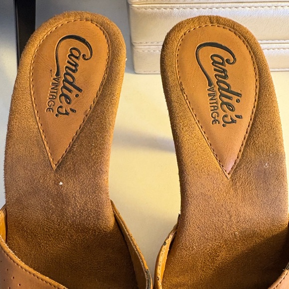 Elegant Tan Heeled Sandals - Picture 4 of 6